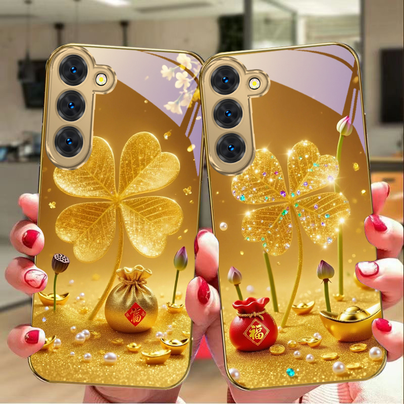 Samsung Galaxy S24 - Огромный золотой чехол-клевер для Samsung Galaxy